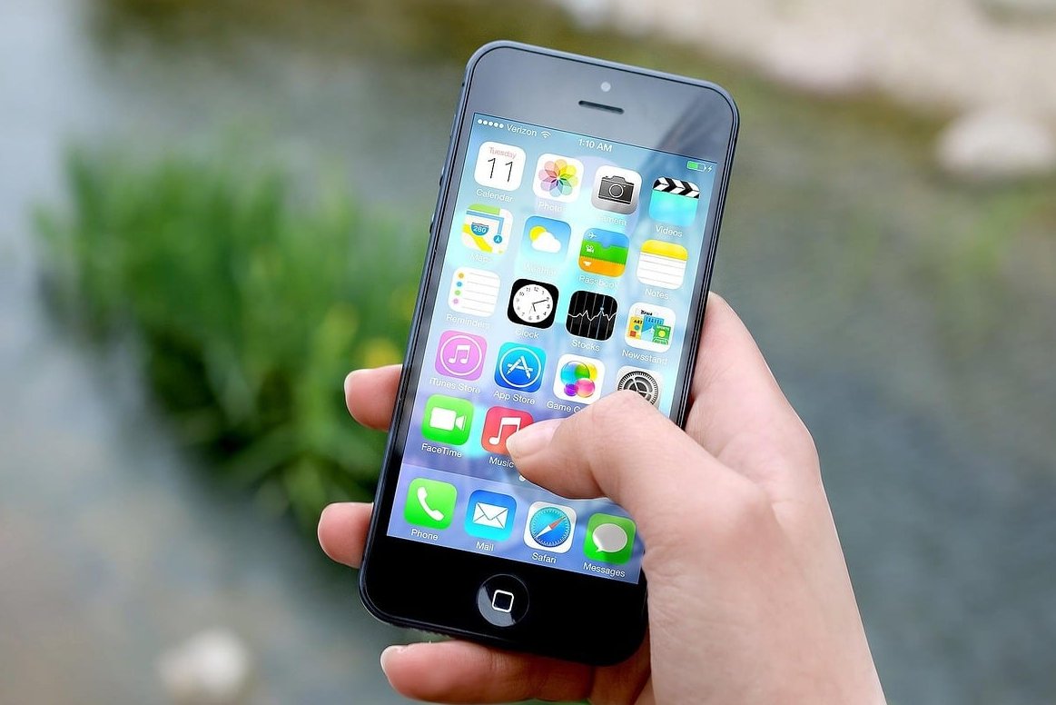 thumb tapping phone screen