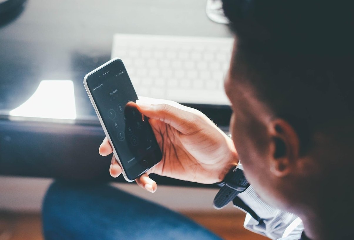 thumb tapping phone screen